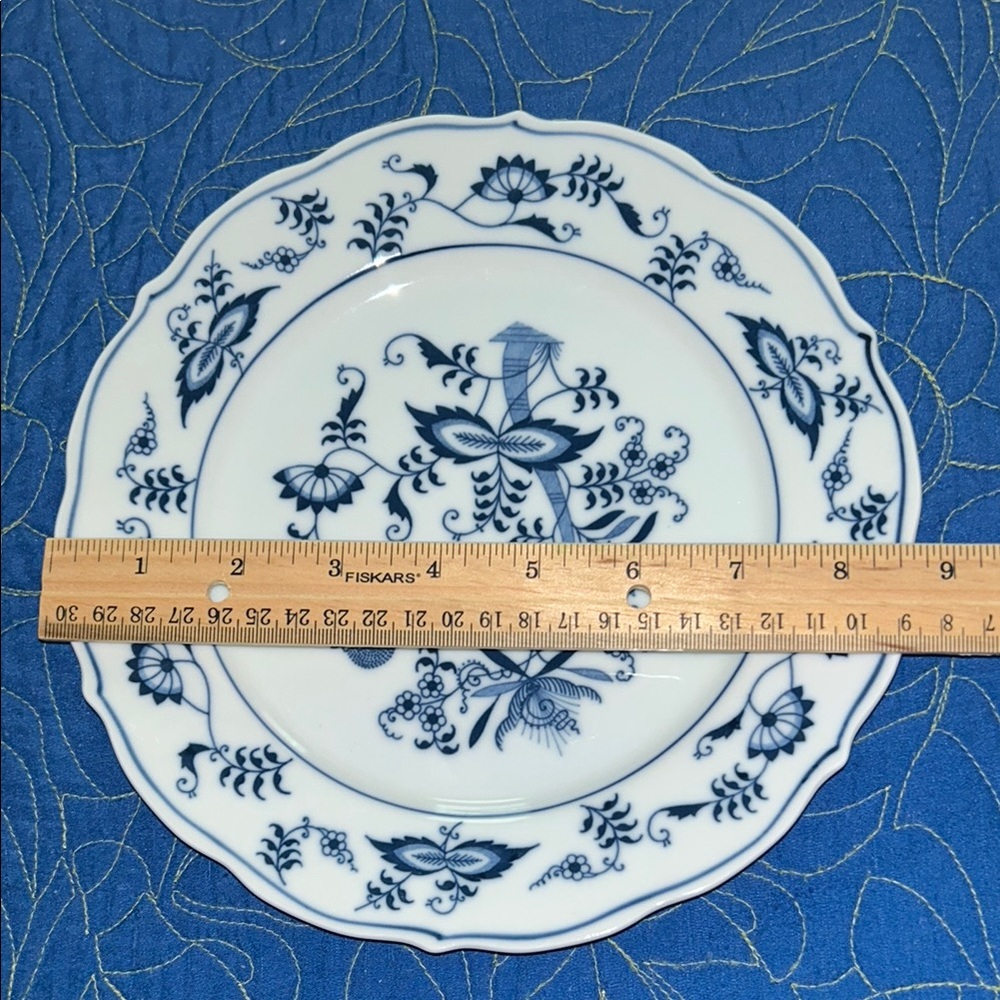 Blue Danube Blue Onion set of 4 salad plates - Picture 3 of 3